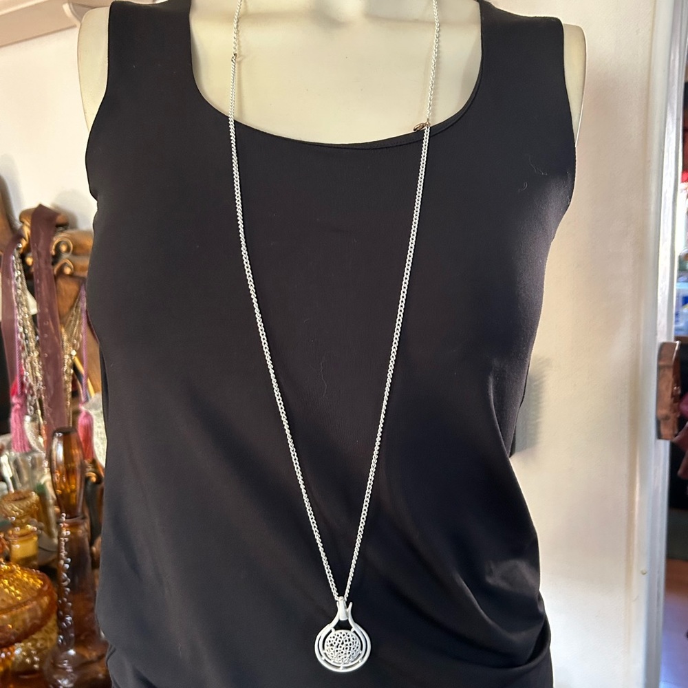 Vintage White Enamel Chain Pendant Necklace & Earrings - Picture 4 of 8